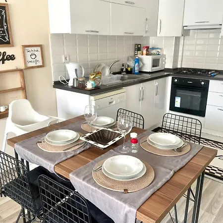 Apartment Theos 23 *